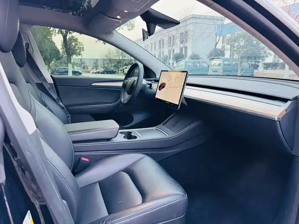 Tesla Model Y — фото 4