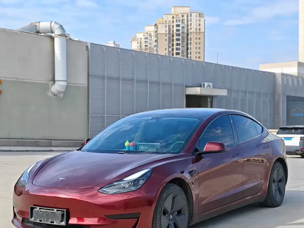 Tesla Model 3 — фото 1