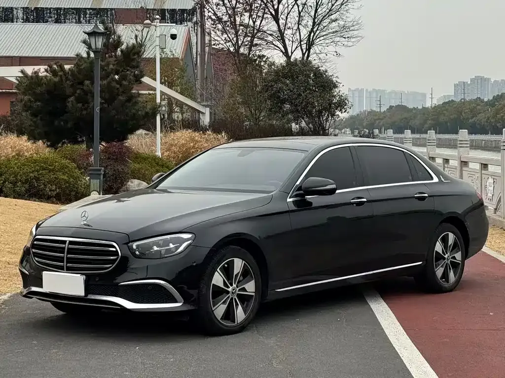 Mercedes-Benz E-Class — фото 4