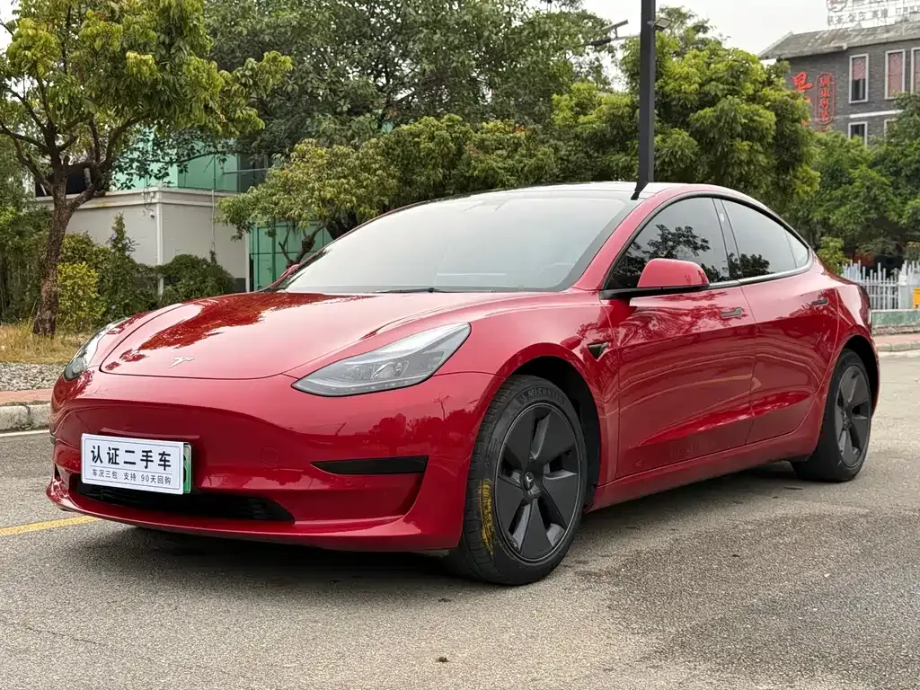 Tesla Model 3 — фото 1