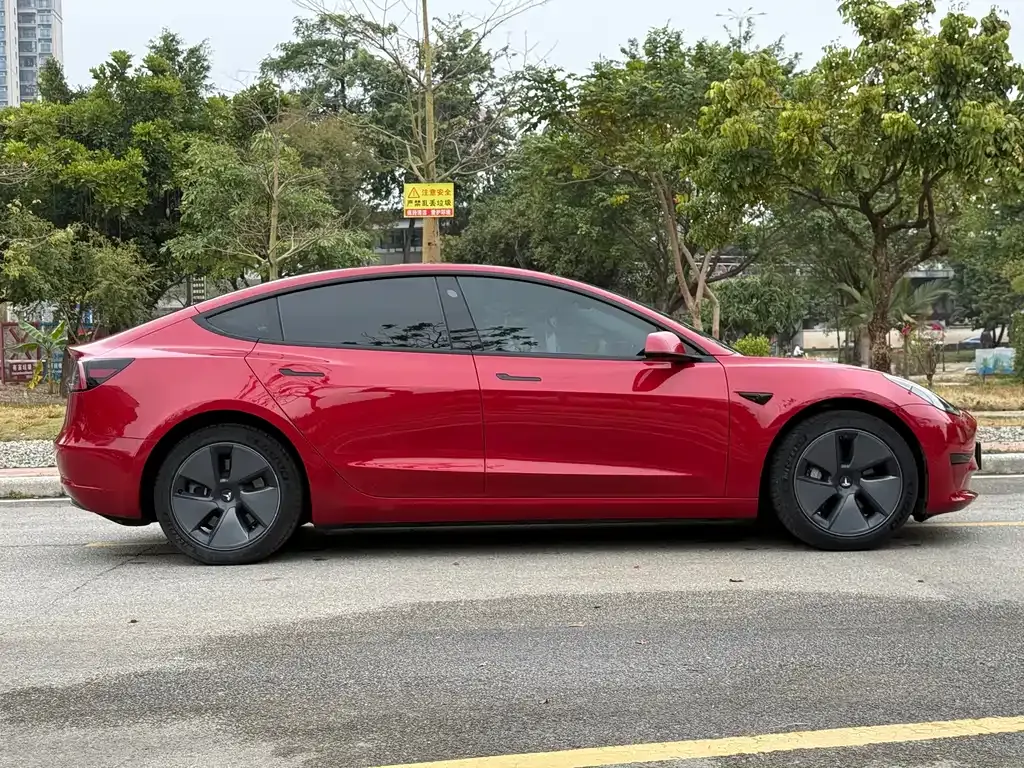 Tesla Model 3 — фото 10