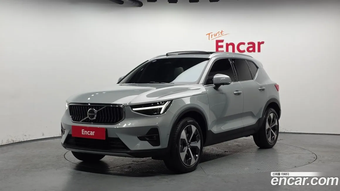 Volvo XC40 — фото 1