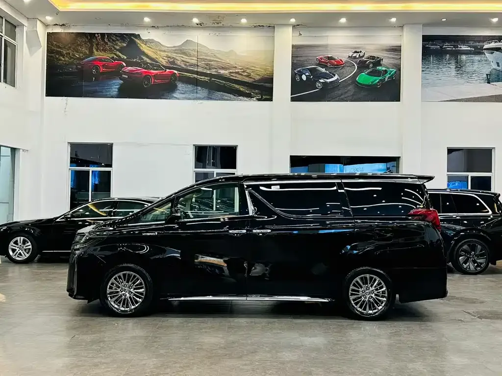 Toyota Alphard — фото 7