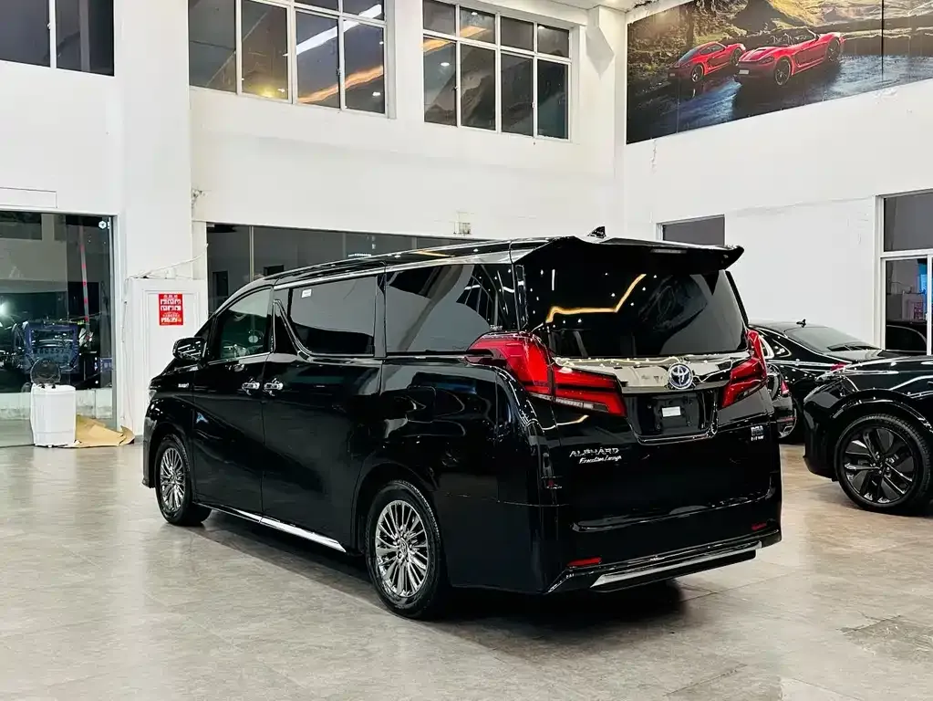 Toyota Alphard — фото 5