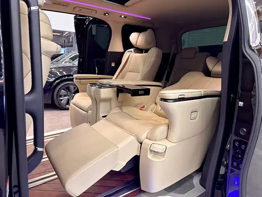 Toyota Alphard — фото 6