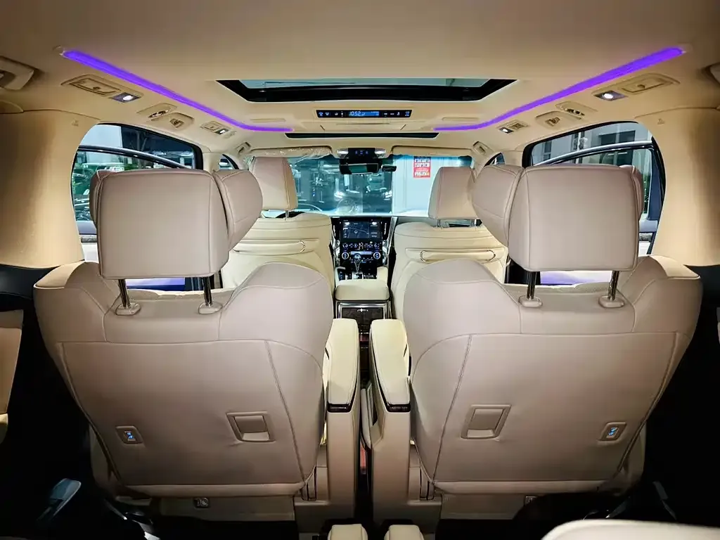 Toyota Alphard — фото 4