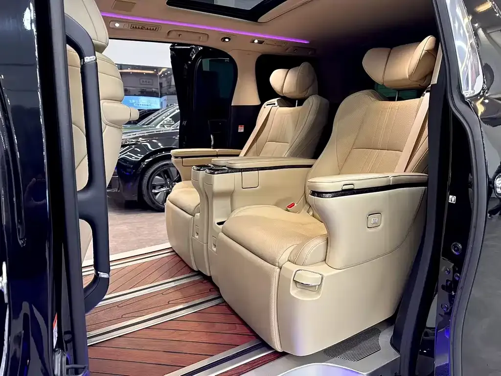 Toyota Alphard — фото 8