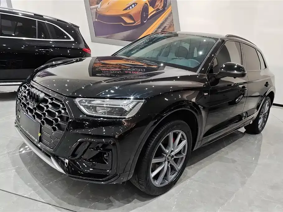 Audi Q5L Sportback — фото 1