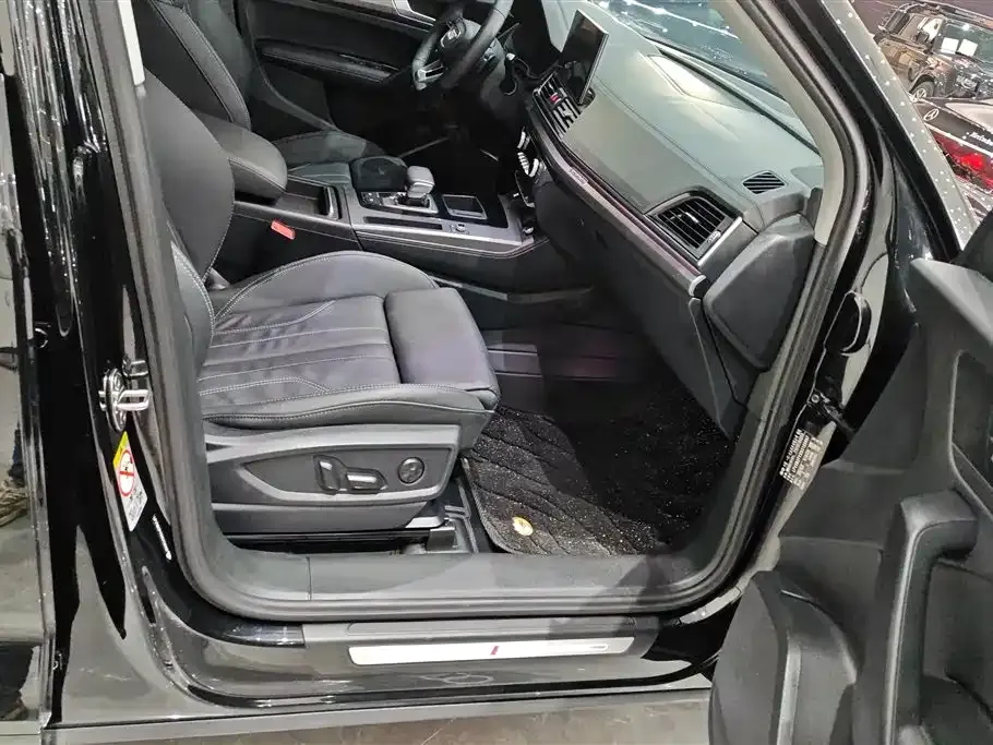 Audi Q5L Sportback — фото 4