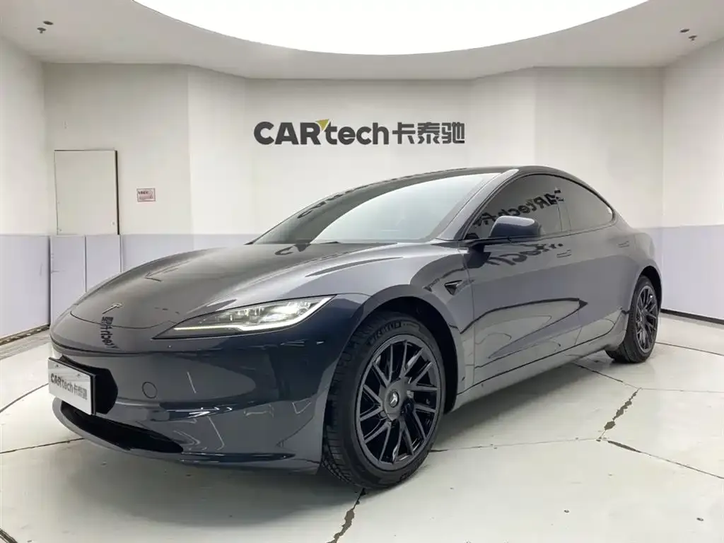 Tesla Model 3 — фото 1