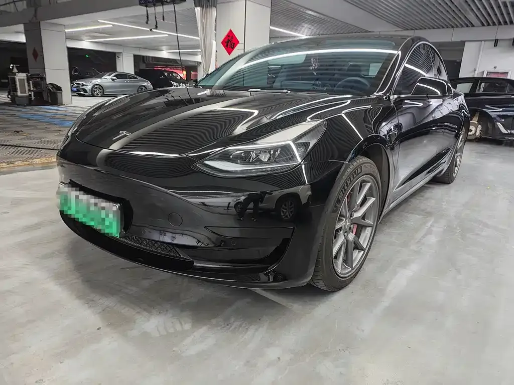 Tesla Model 3 — фото 1