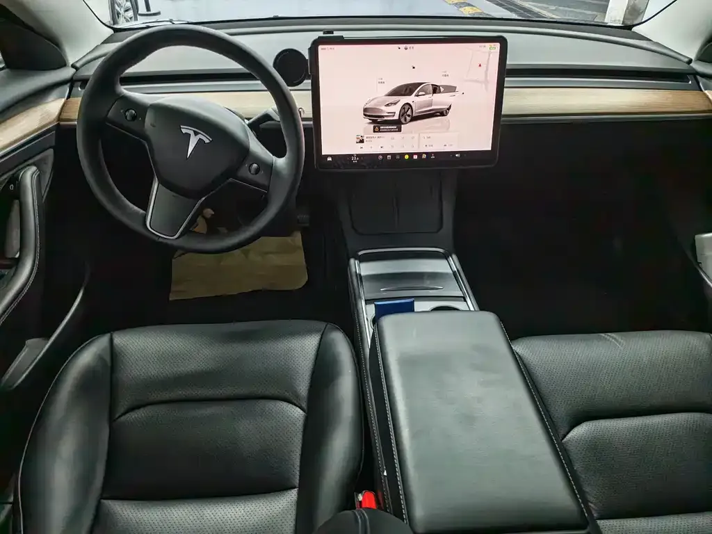 Tesla Model 3 — фото 9