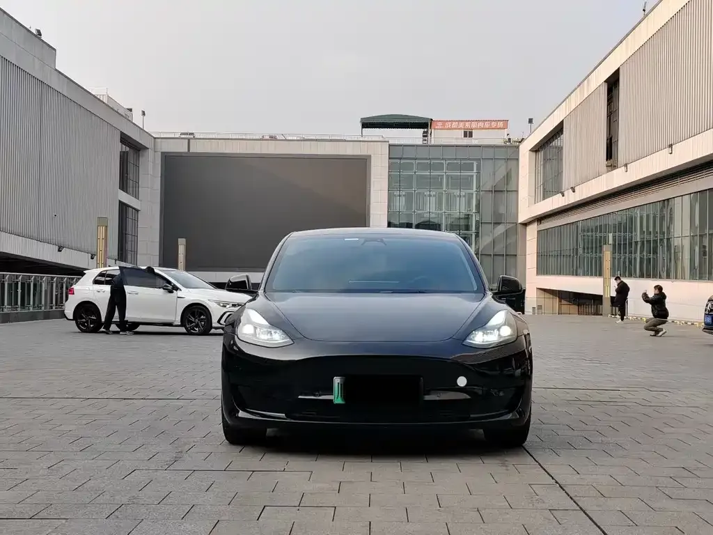 Tesla Model 3 — фото 7