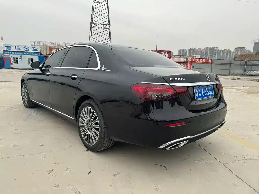 Mercedes-Benz E-Class — фото 2