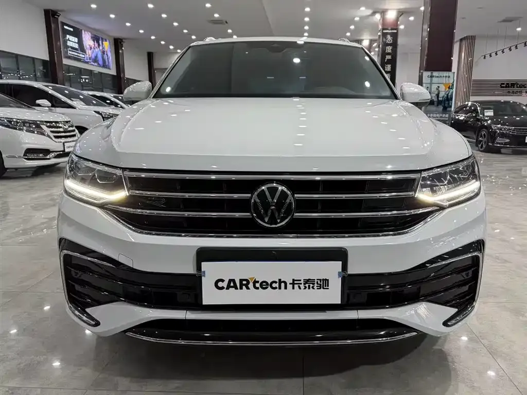 Volkswagen Tiguan L — фото 10