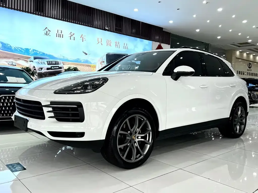 Porsche Cayenne — фото 1