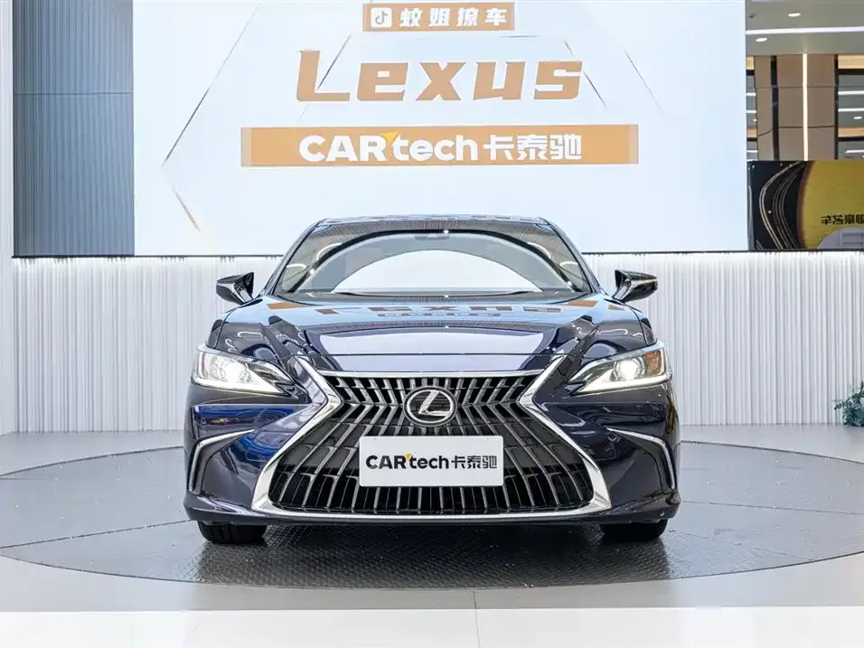 Lexus ES — фото 1