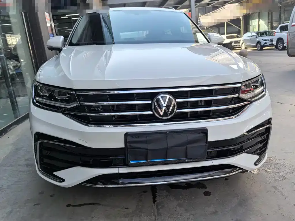 Volkswagen Tiguan L — фото 5