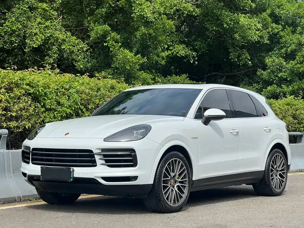 Porsche Cayenne Hybrid — фото 1