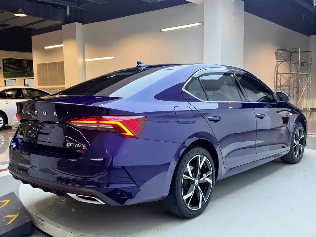 Skoda Octavia — фото 8