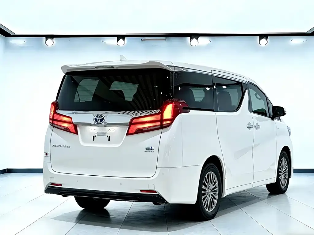 Toyota Alphard — фото 10