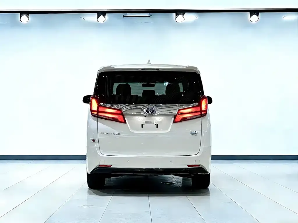 Toyota Alphard — фото 3