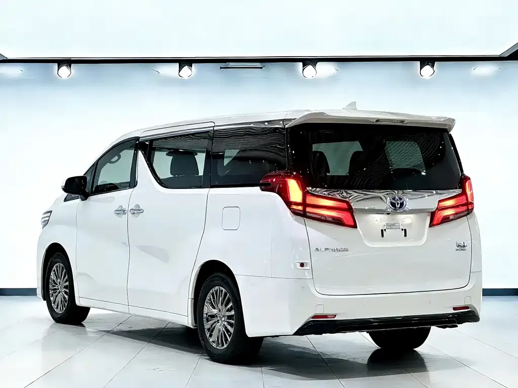 Toyota Alphard — фото 7
