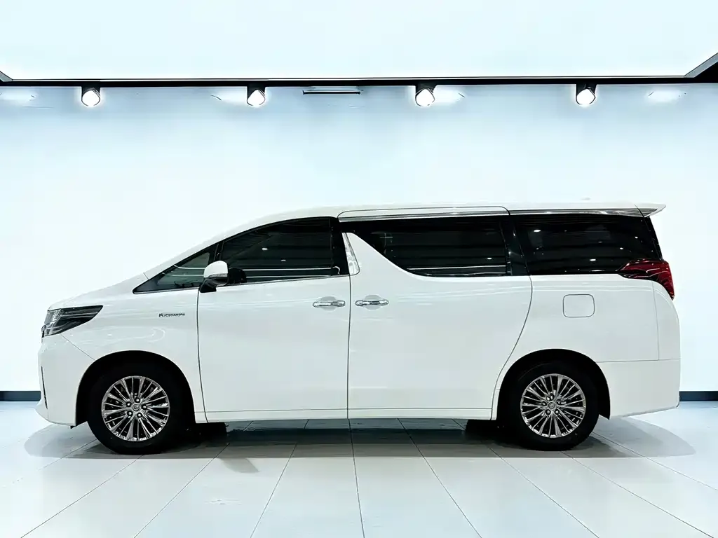 Toyota Alphard — фото 5
