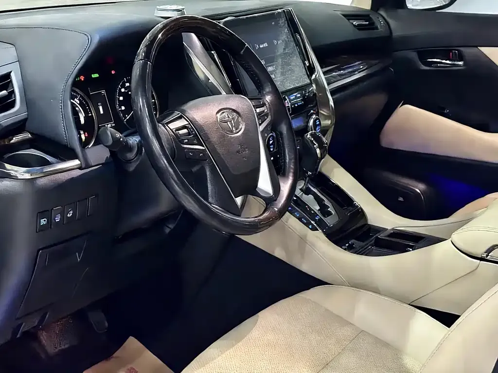 Toyota Alphard — фото 6