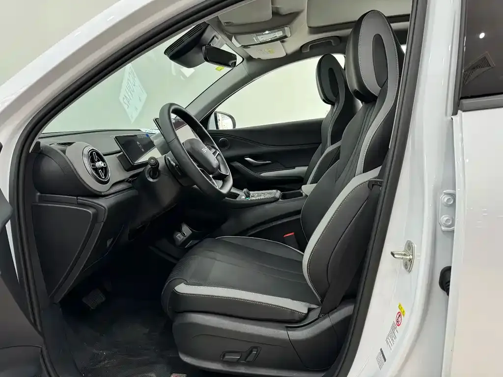 BYD Seal 05 DM-i — фото 10