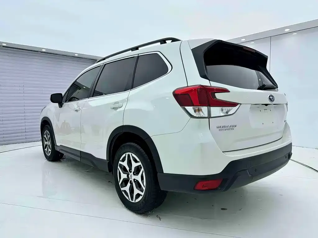 Subaru Forester — фото 4