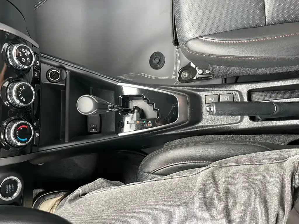 Toyota Yaris L — фото 10