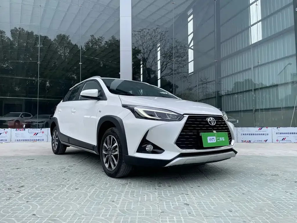 Toyota Yaris L — фото 4