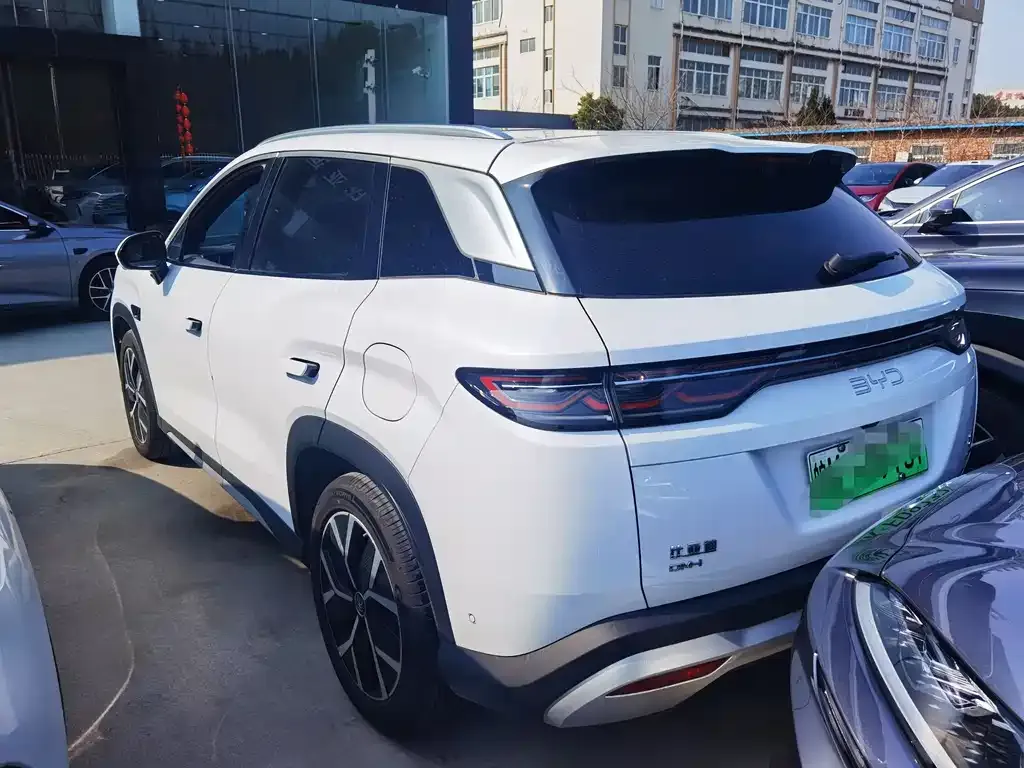 BYD L DM-i — фото 8