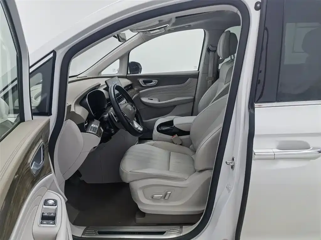 Roewe iMAX8 — фото 10