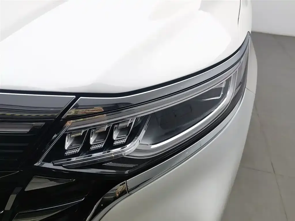 Roewe iMAX8 — фото 8