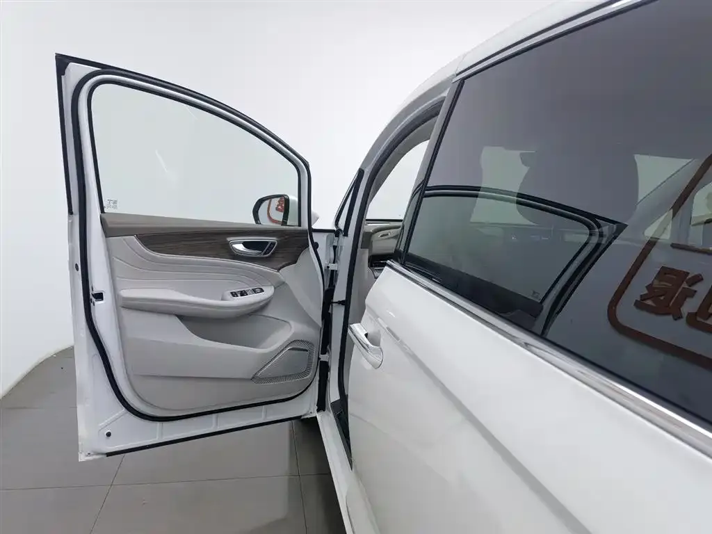 Roewe iMAX8 — фото 5