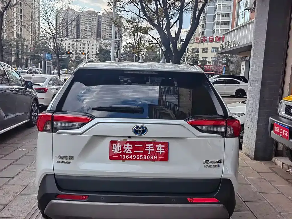 Toyota RAV4 — фото 2