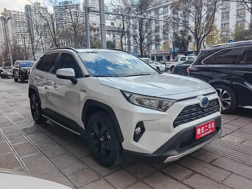 Toyota RAV4 — фото 4