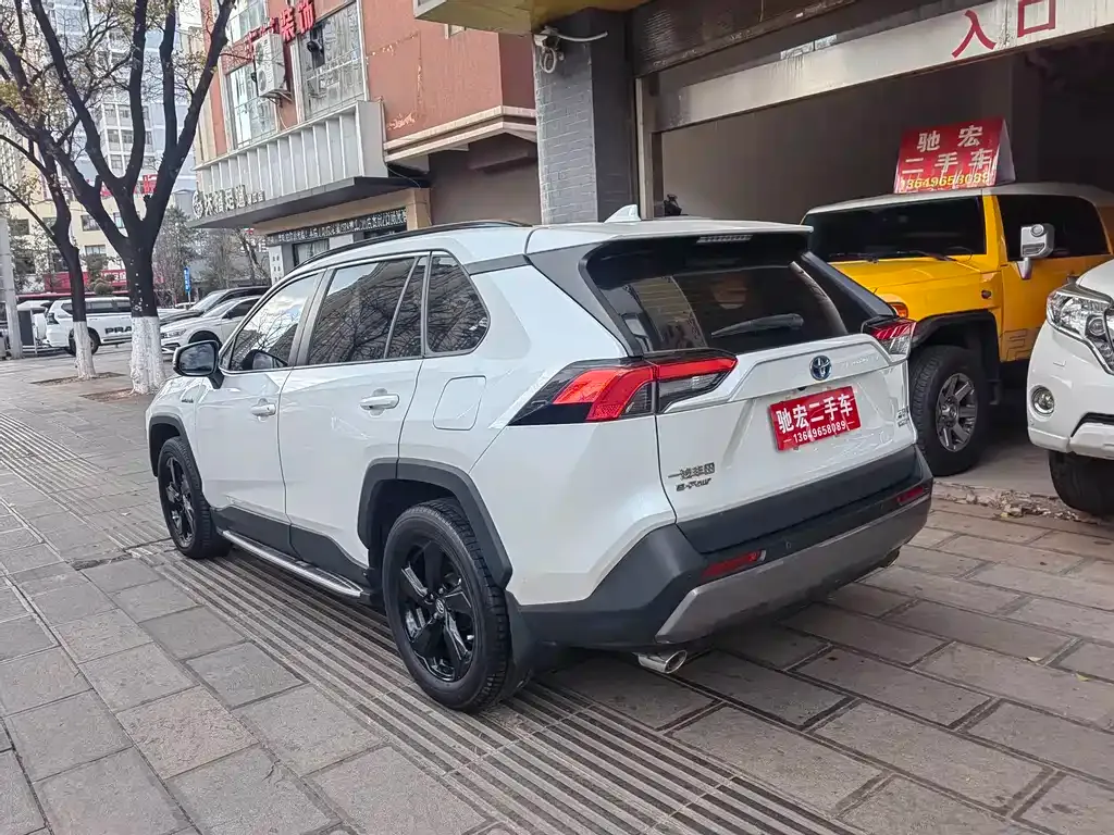 Toyota RAV4 — фото 9