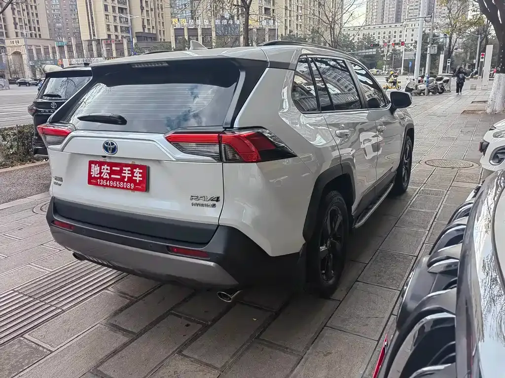 Toyota RAV4 — фото 10