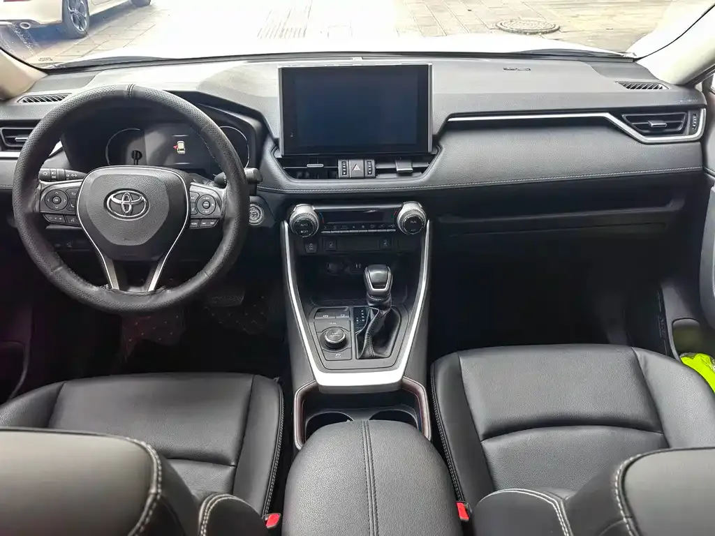 Toyota RAV4 — фото 8