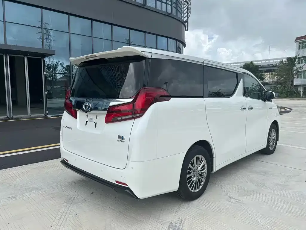 Toyota Alphard — фото 7