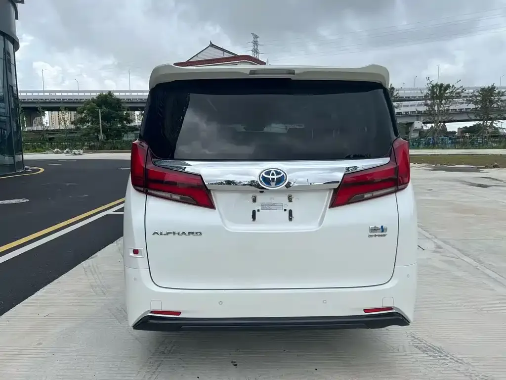Toyota Alphard — фото 8