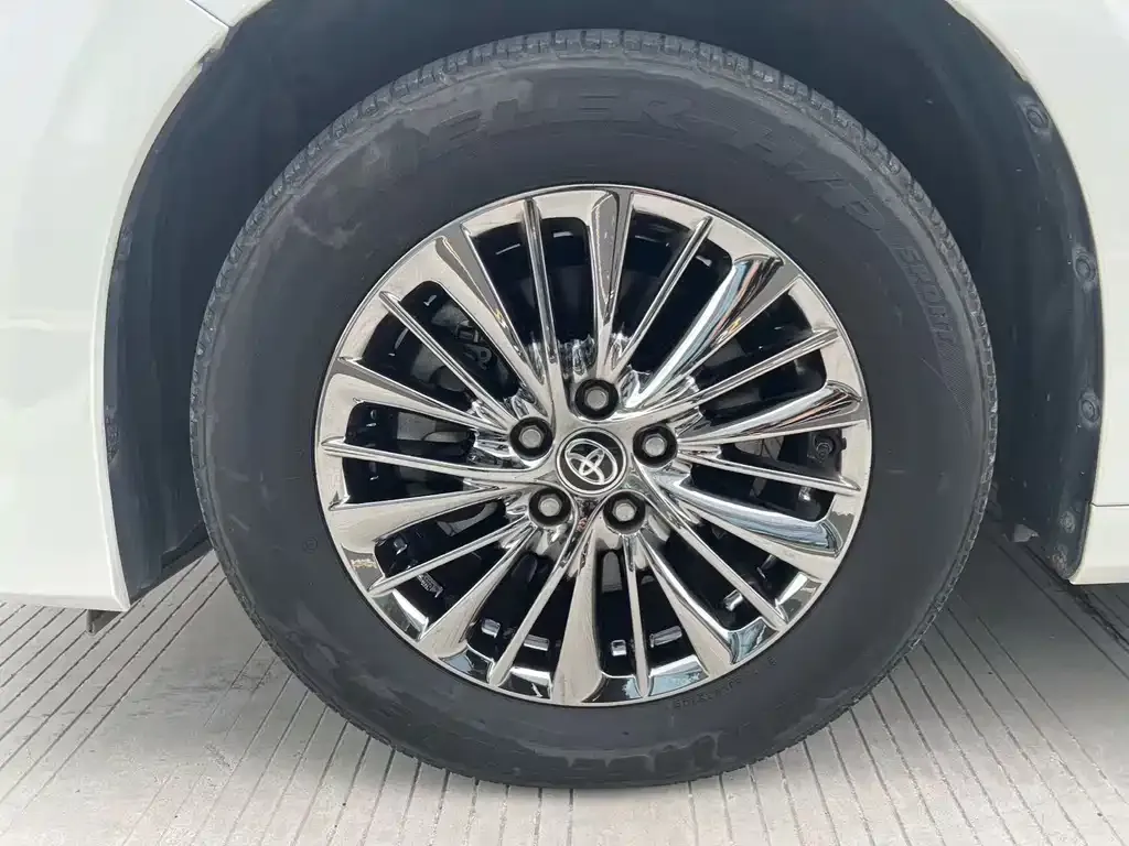 Toyota Alphard — фото 6