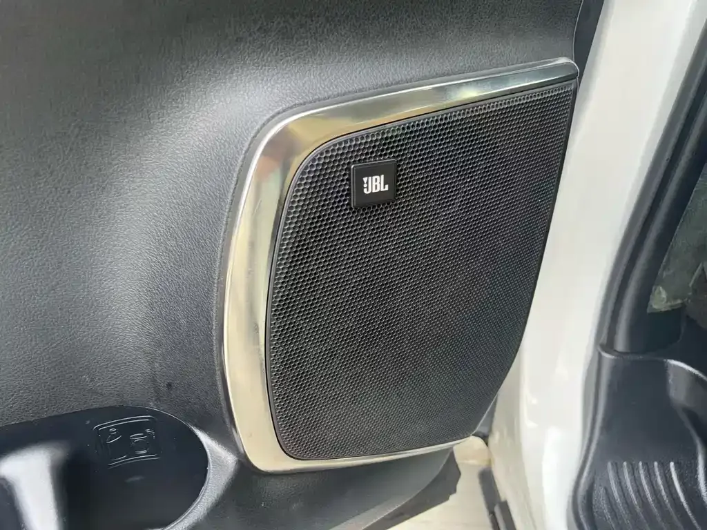 Toyota Alphard — фото 5