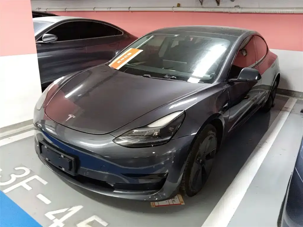 Tesla Model 3 — фото 1