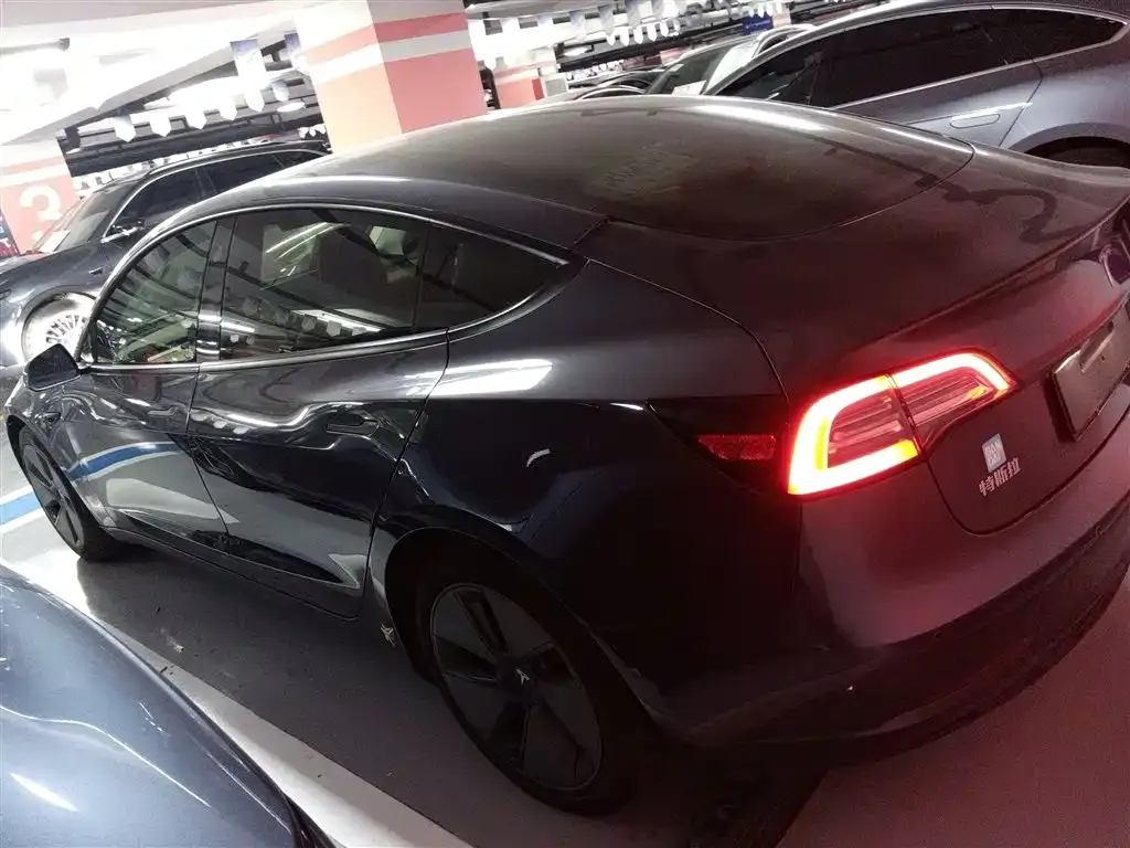 Tesla Model 3 — фото 9