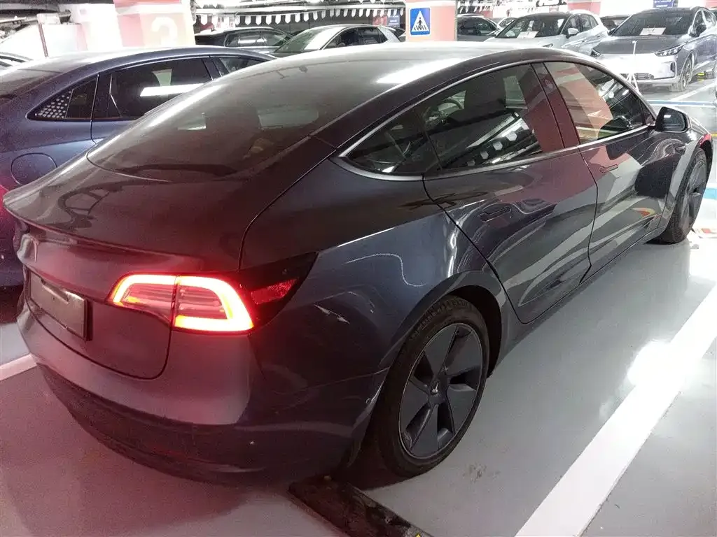 Tesla Model 3 — фото 5