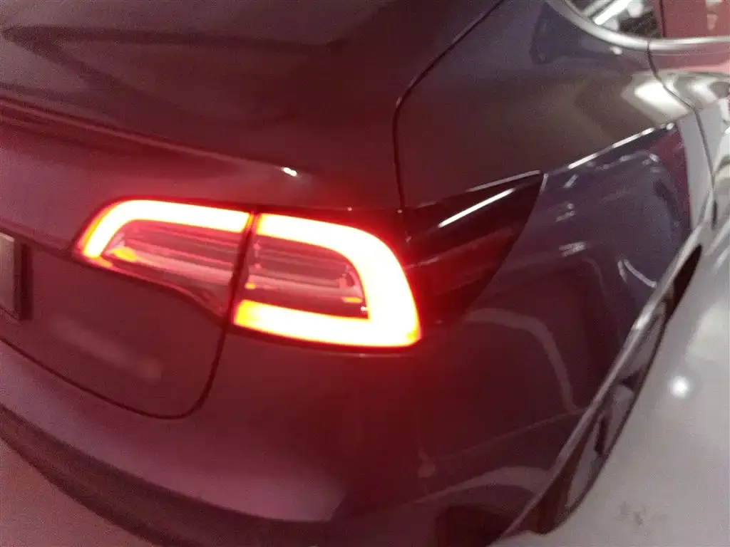 Tesla Model 3 — фото 7